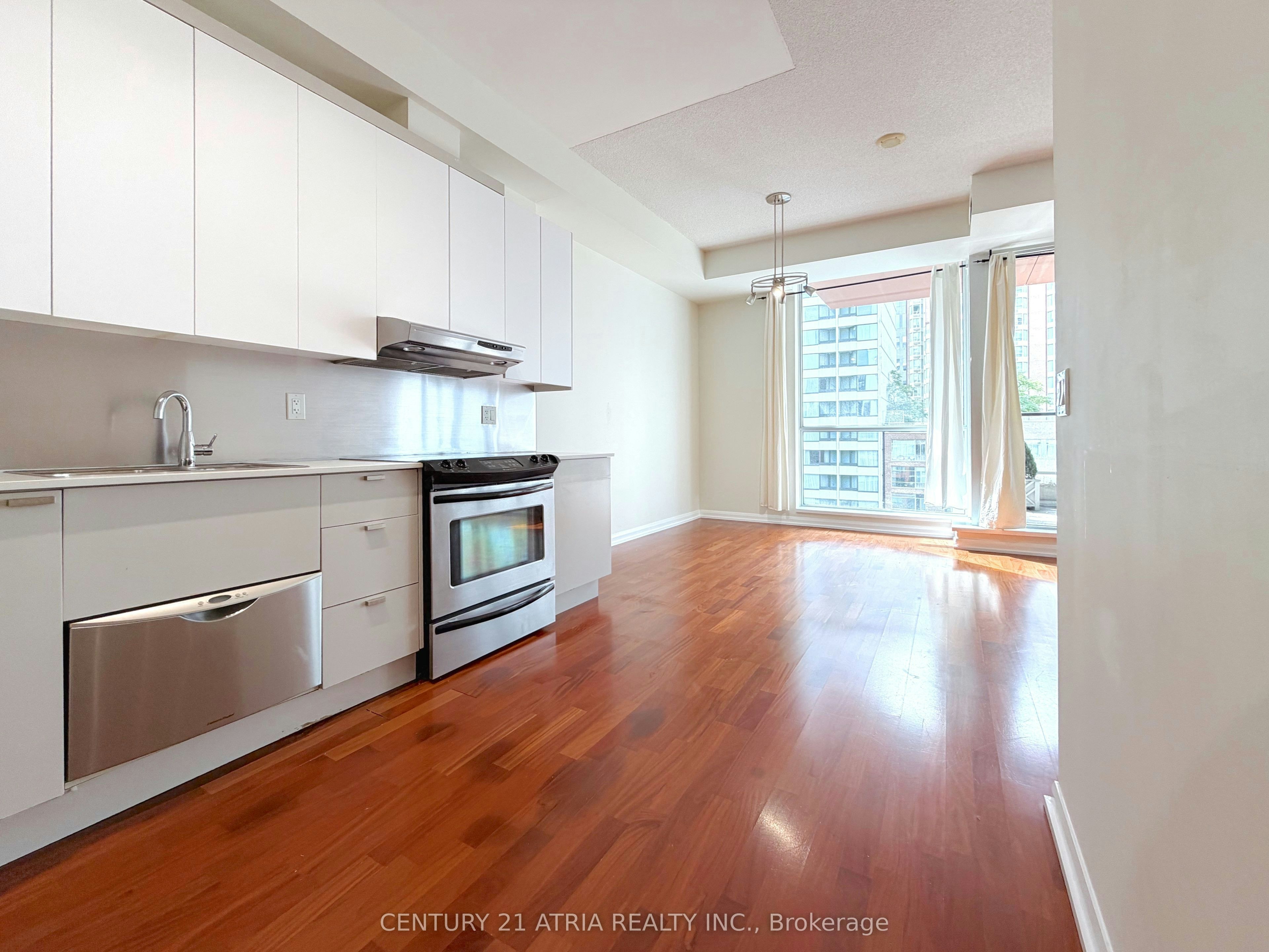 1820-111 Elizabeth Street, Toronto, ON, M5G 1P7 - 17