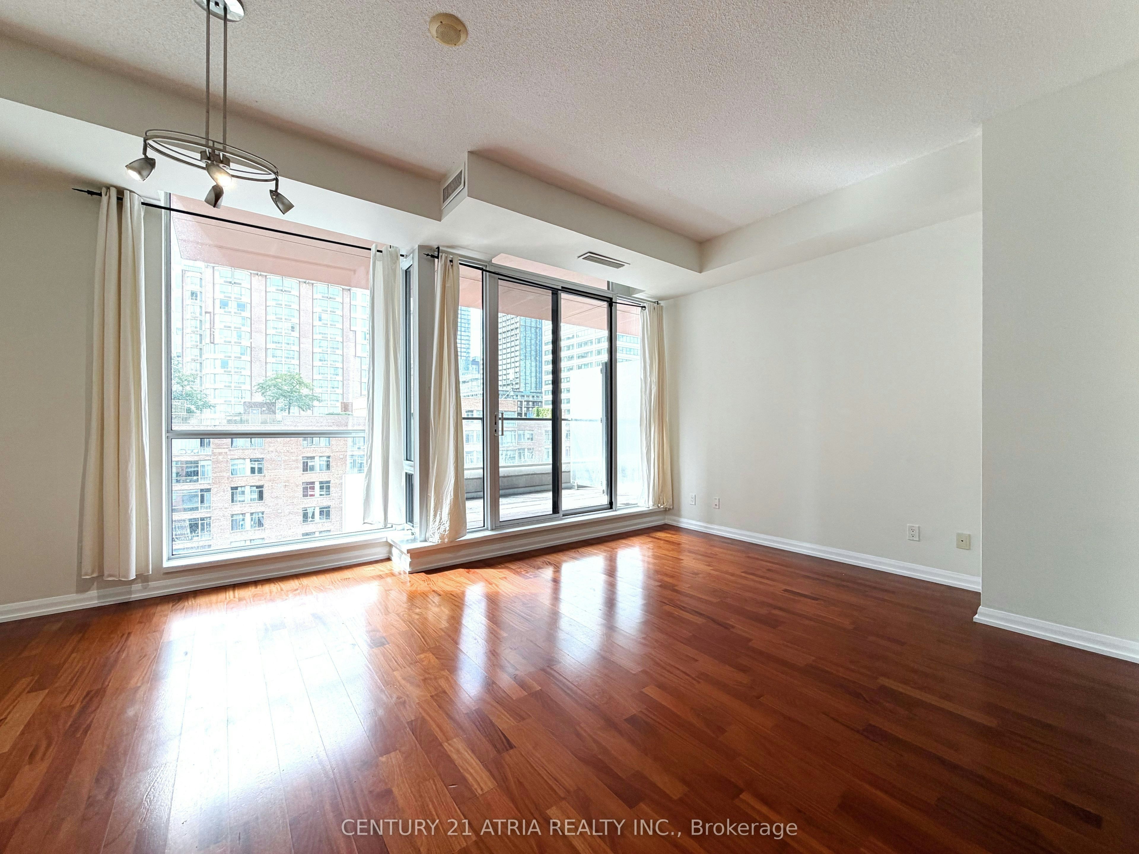 1820-111 Elizabeth Street, Toronto, ON, M5G 1P7 - 12