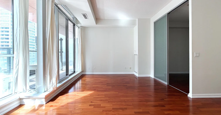 1820-111 Elizabeth Street, Toronto, ON, M5G 1P7 - 14