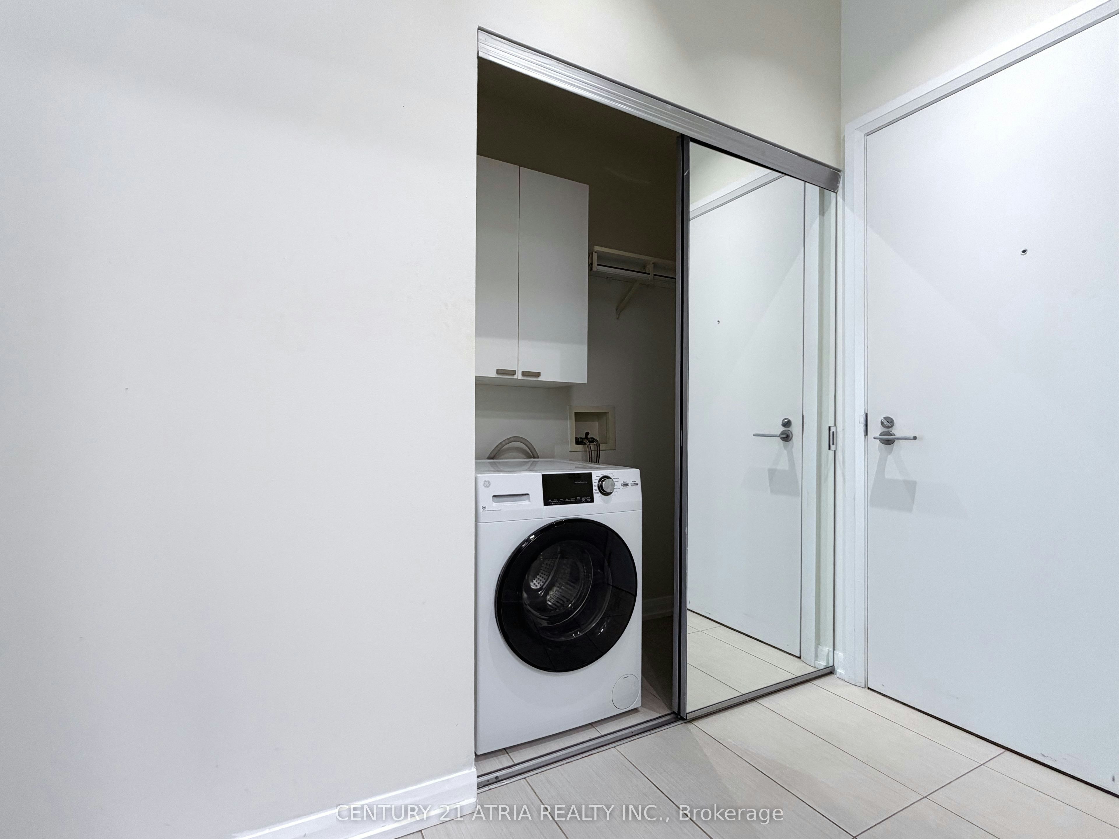 1820-111 Elizabeth Street, Toronto, ON, M5G 1P7 - 10