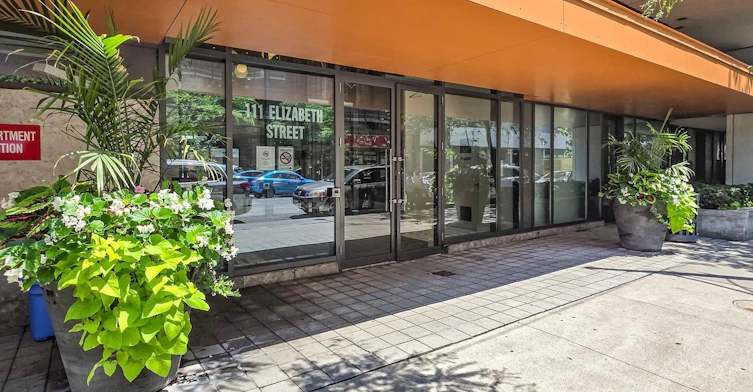 1820-111 Elizabeth Street, Toronto, ON, M5G 1P7 - 3