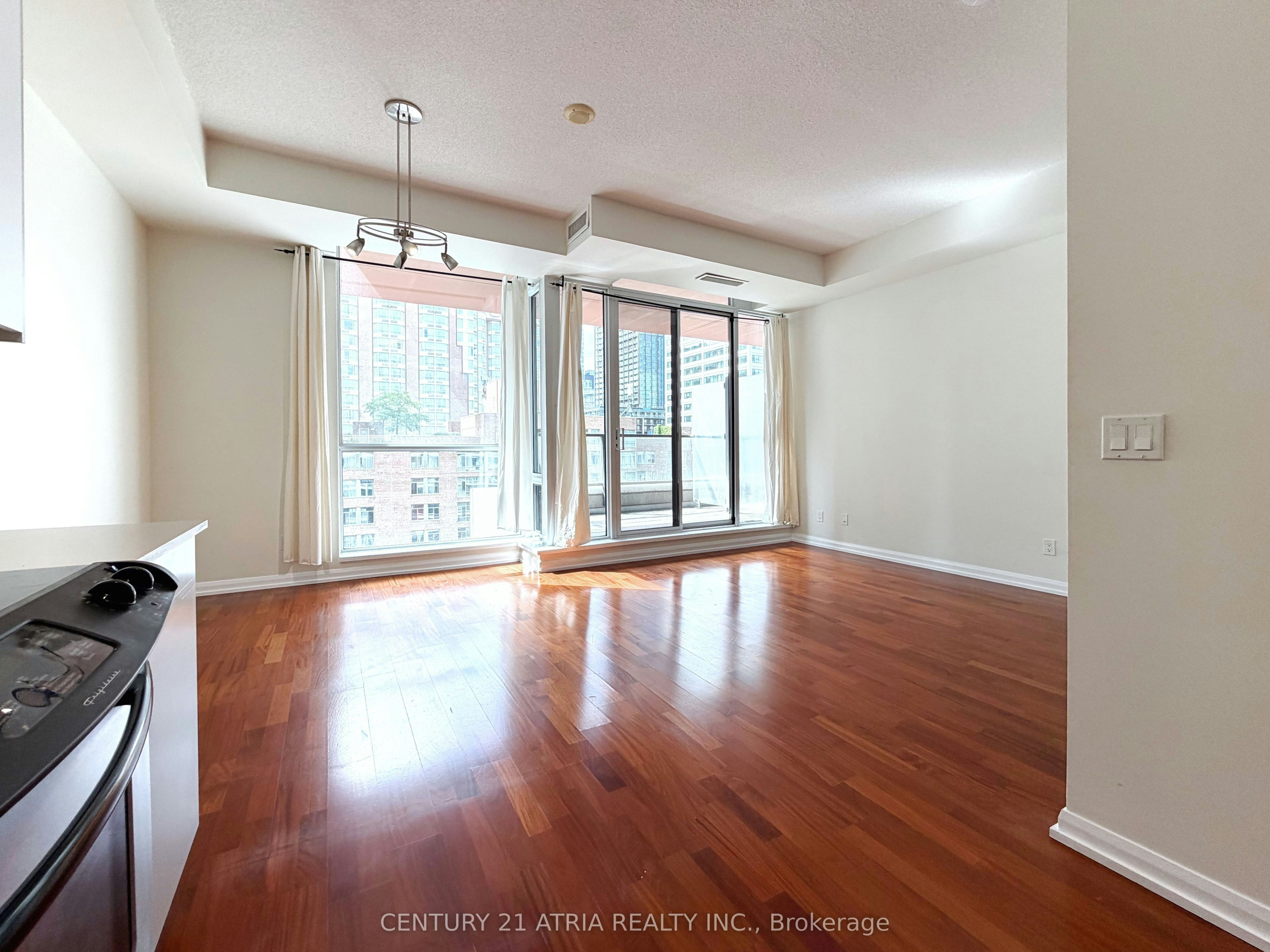 1820-111 Elizabeth Street, Toronto, ON, M5G 1P7 - 13
