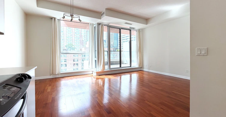 1820-111 Elizabeth Street, Toronto, ON, M5G 1P7 - 13