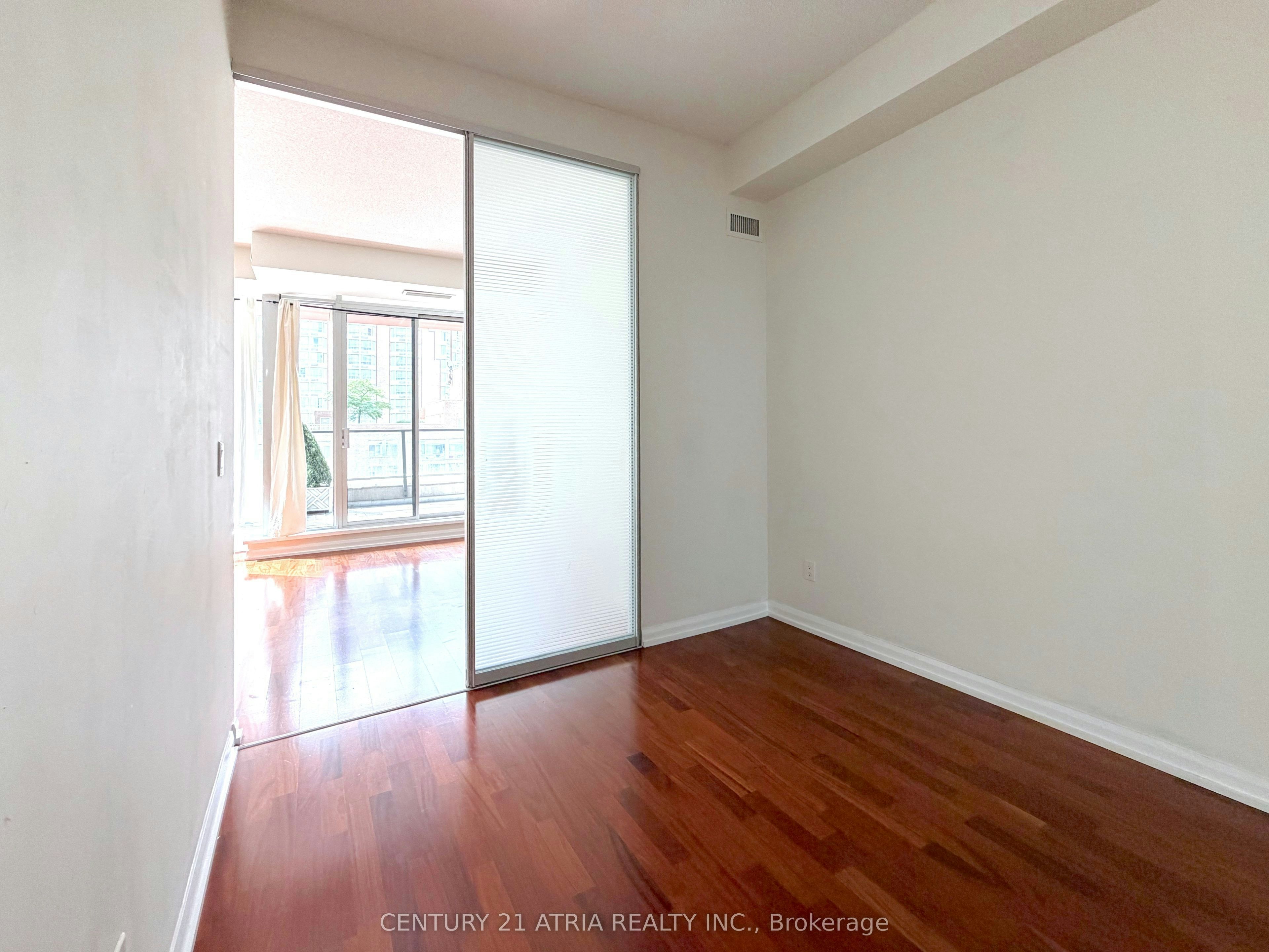 1820-111 Elizabeth Street, Toronto, ON, M5G 1P7 - 24