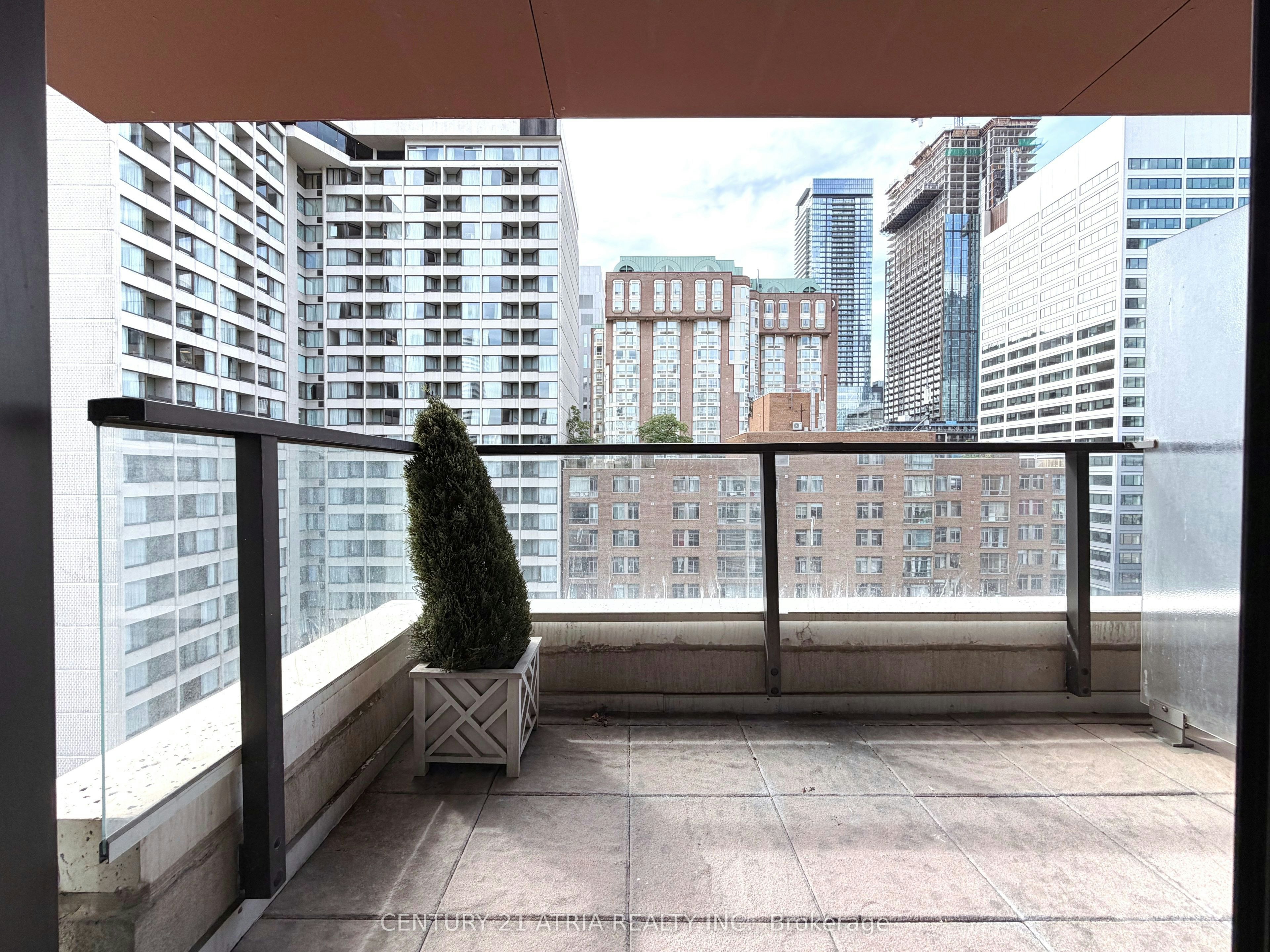 1820-111 Elizabeth Street, Toronto, ON, M5G 1P7 - 35
