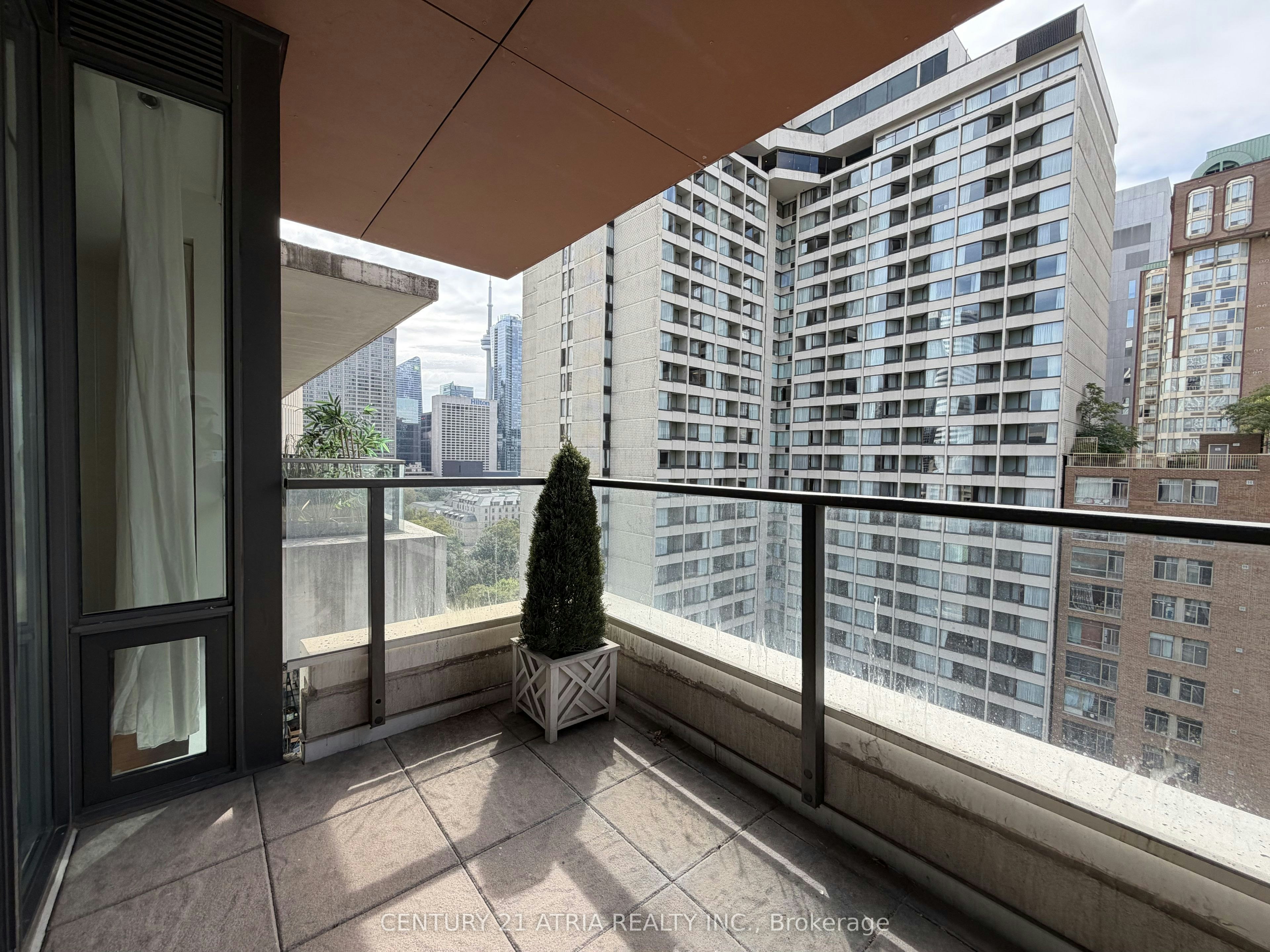 1820-111 Elizabeth Street, Toronto, ON, M5G 1P7 - 33