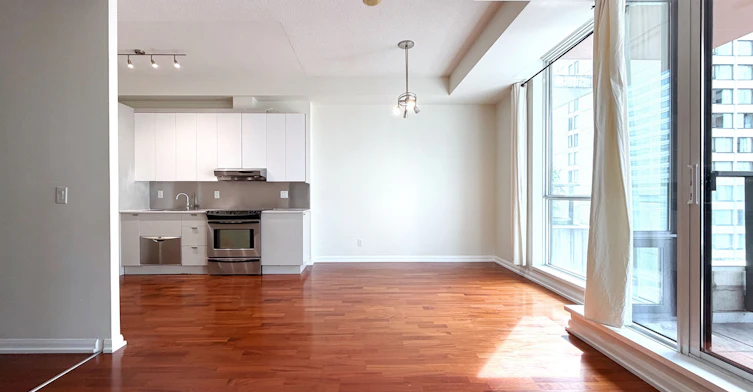 1820-111 Elizabeth Street, Toronto, ON, M5G 1P7 - 11