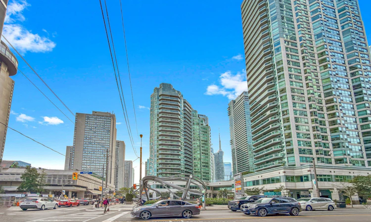 414-10 Queens Quay