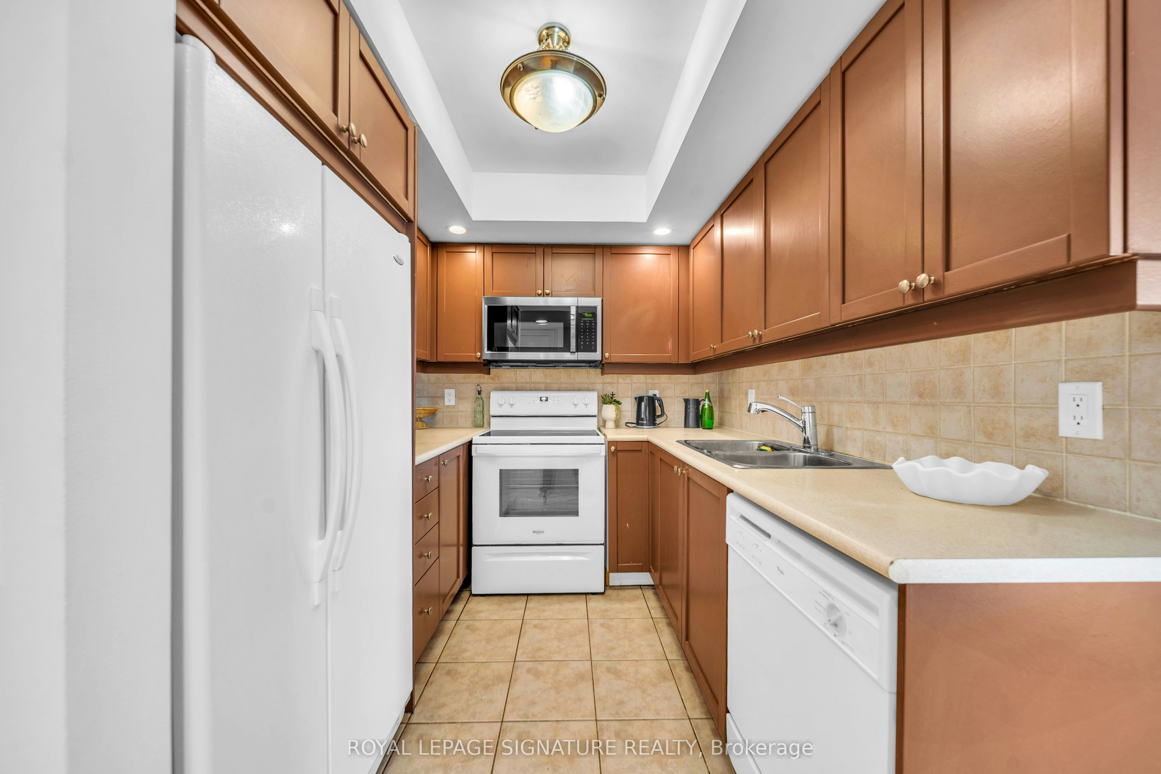 2122-15 Northtown Way - 5