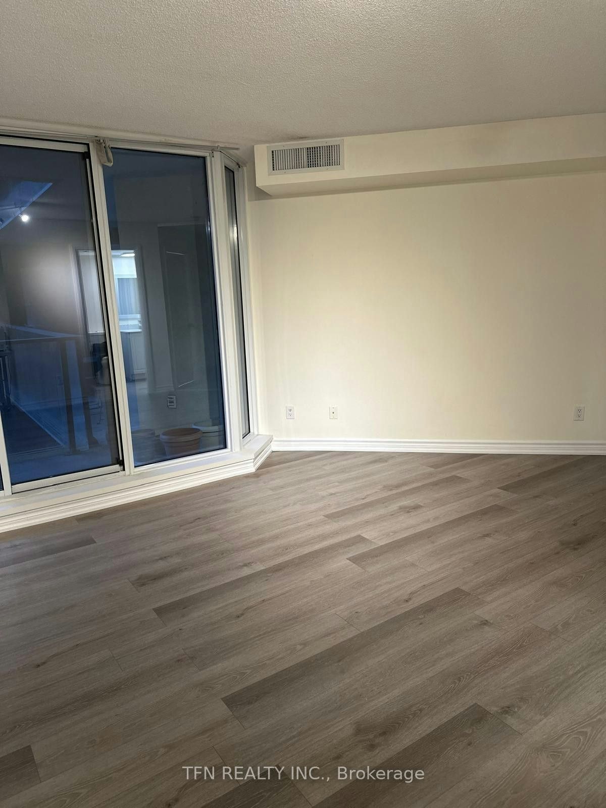 111 Elizabeth Street, Toronto, ON, M5G 1P7 - 2