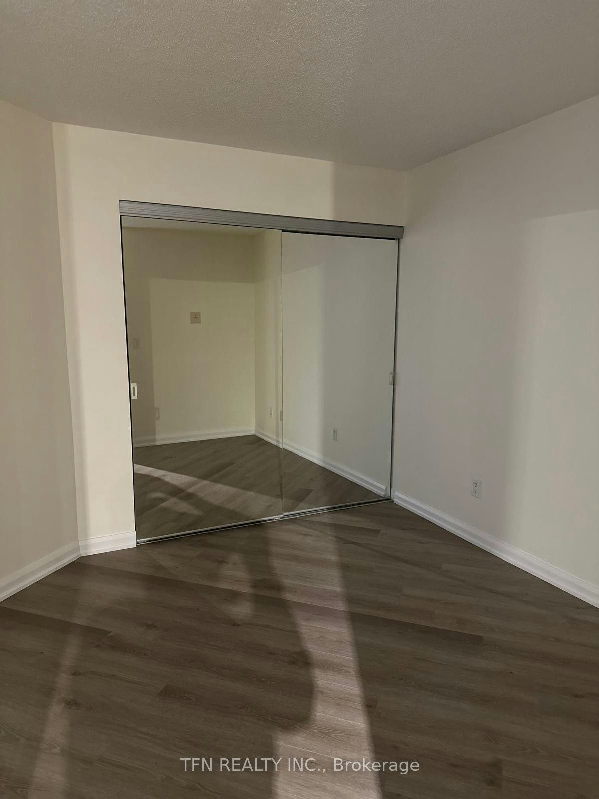 111 Elizabeth Street, Toronto, ON, M5G 1P7 - 6