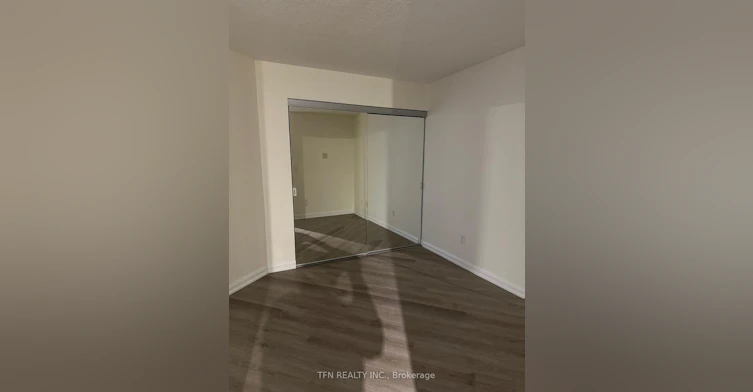 111 Elizabeth Street, Toronto, ON, M5G 1P7 - 6