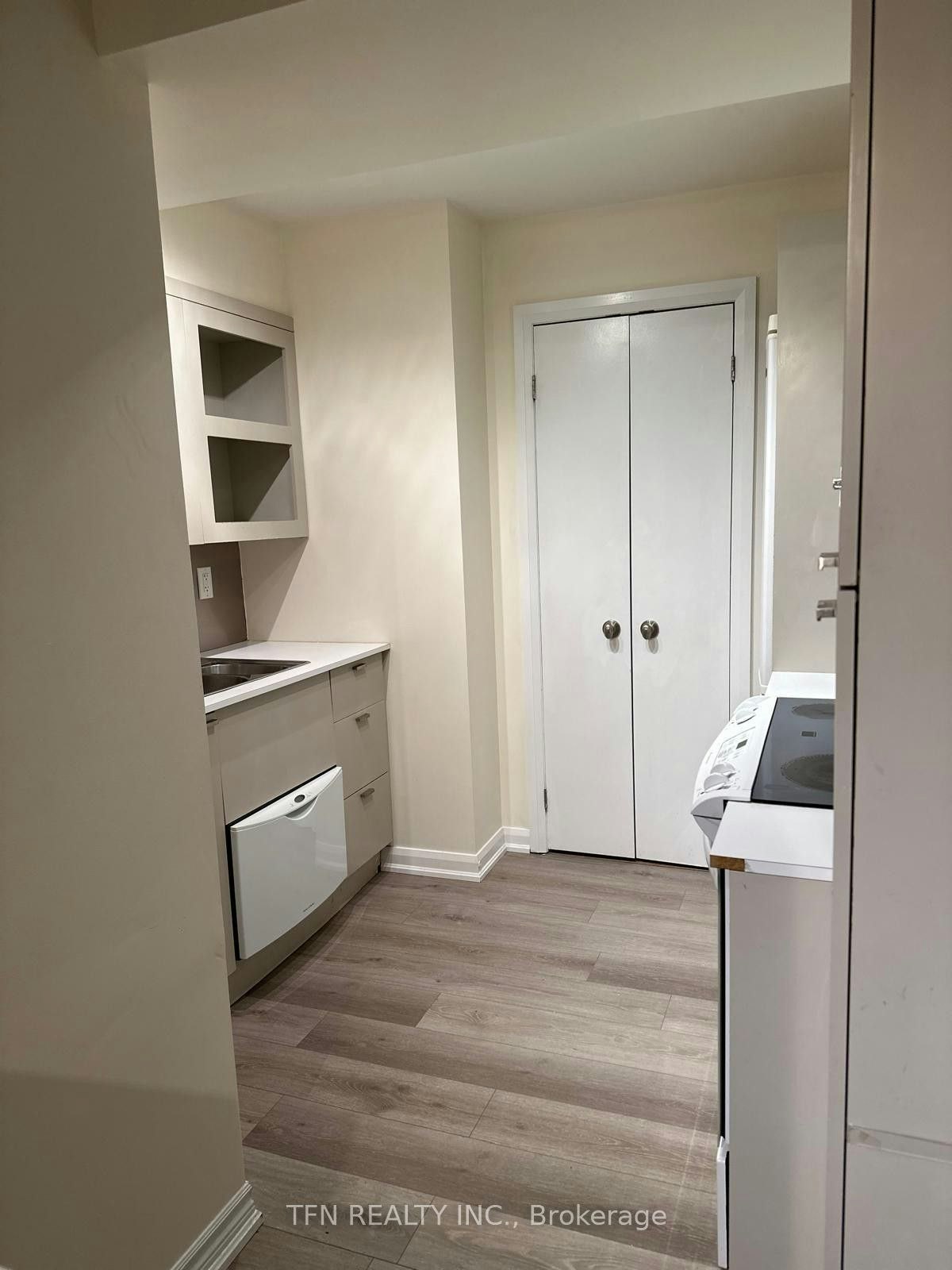 111 Elizabeth Street, Toronto, ON, M5G 1P7 - 10