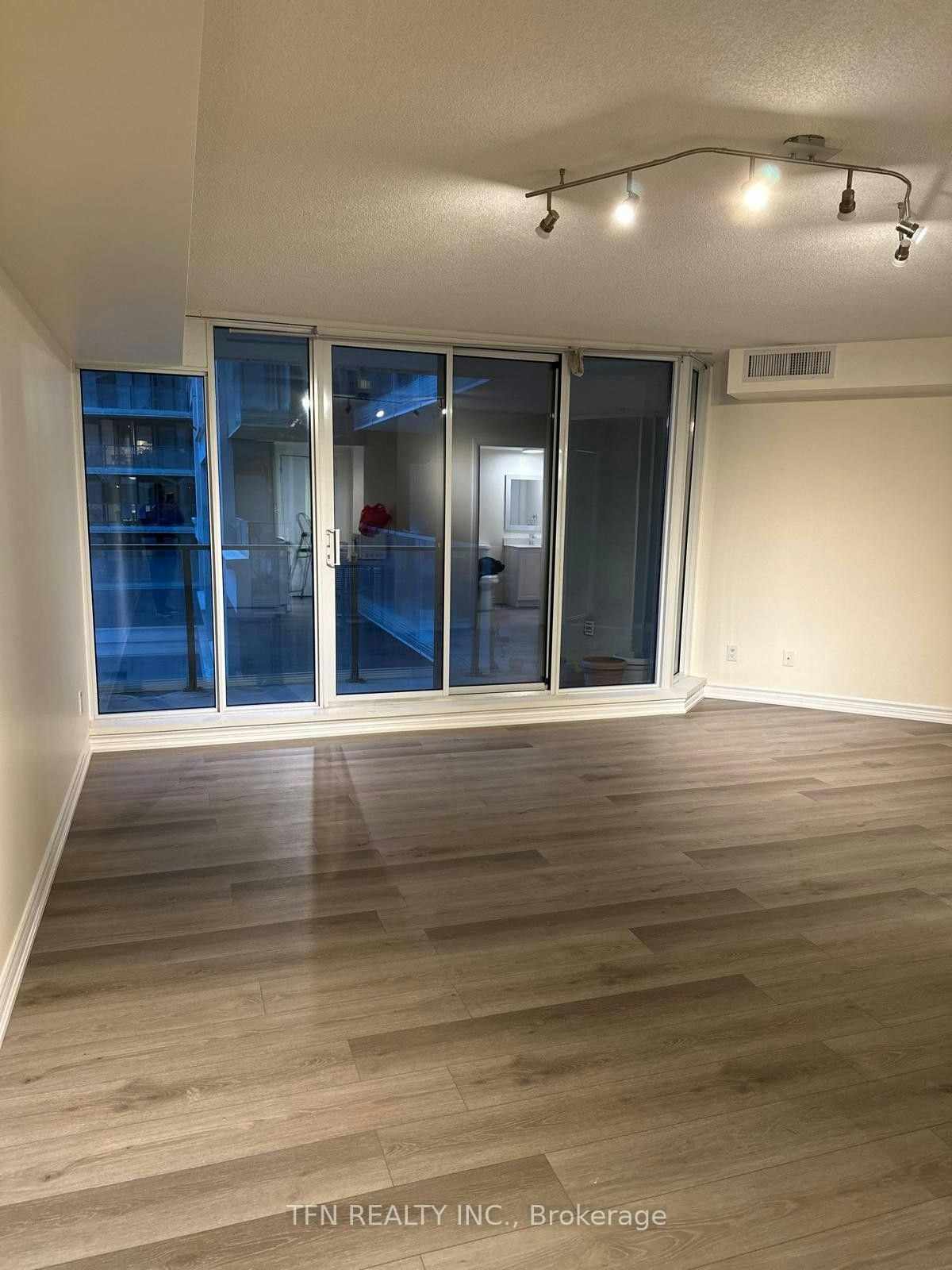 111 Elizabeth Street, Toronto, ON, M5G 1P7