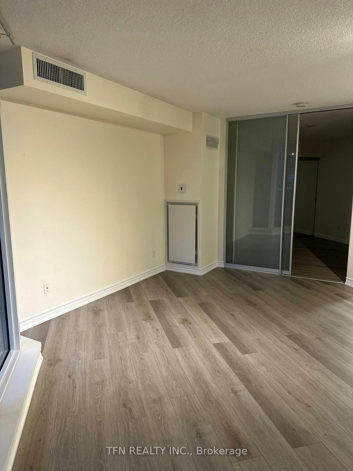 111 Elizabeth Street, Toronto, ON, M5G 1P7 - 3