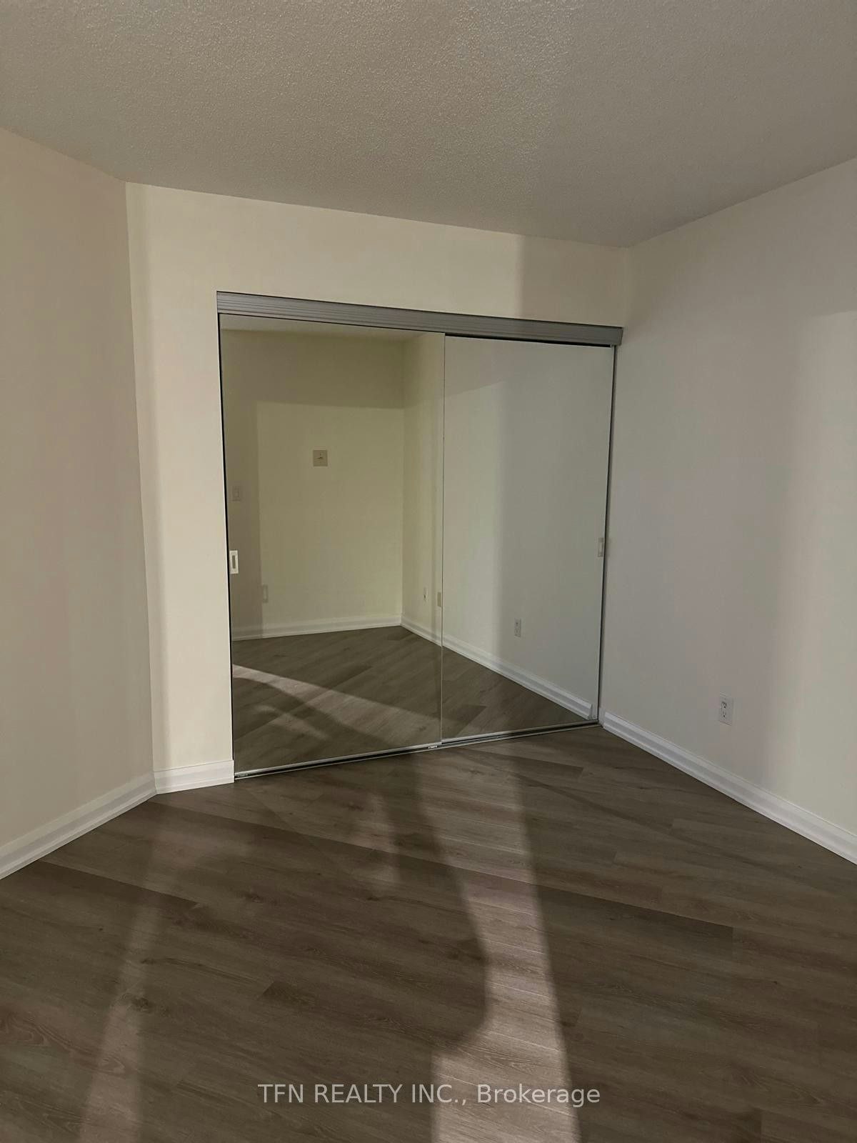 111 Elizabeth Street, Toronto, ON, M5G 1P7 - 5