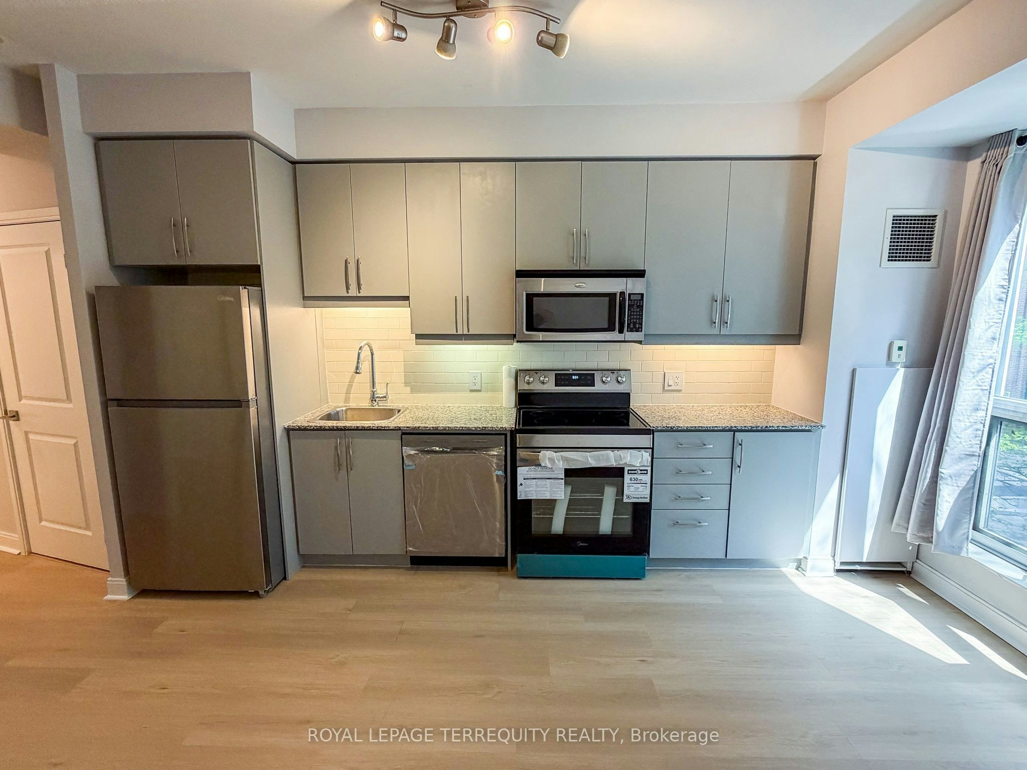 311-1 Scott Street, Toronto, ON, M5E 1A1