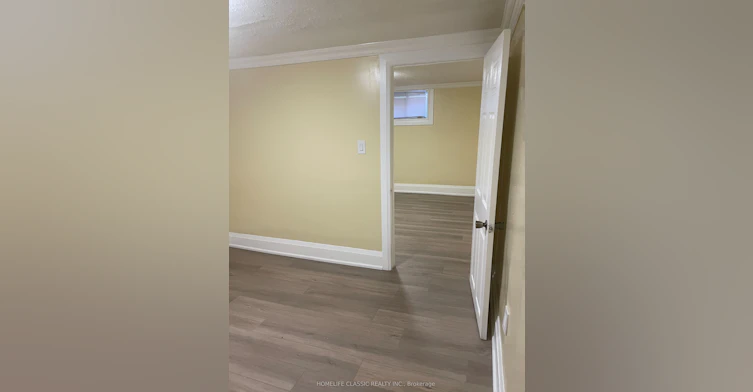 LOWER-31 Madawaska Avenue, Toronto, ON, M2M 2R1 - 8