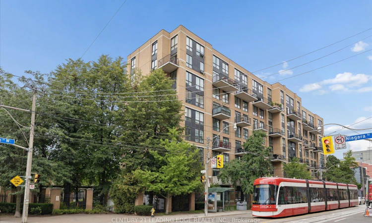 PH811-800 King Street W