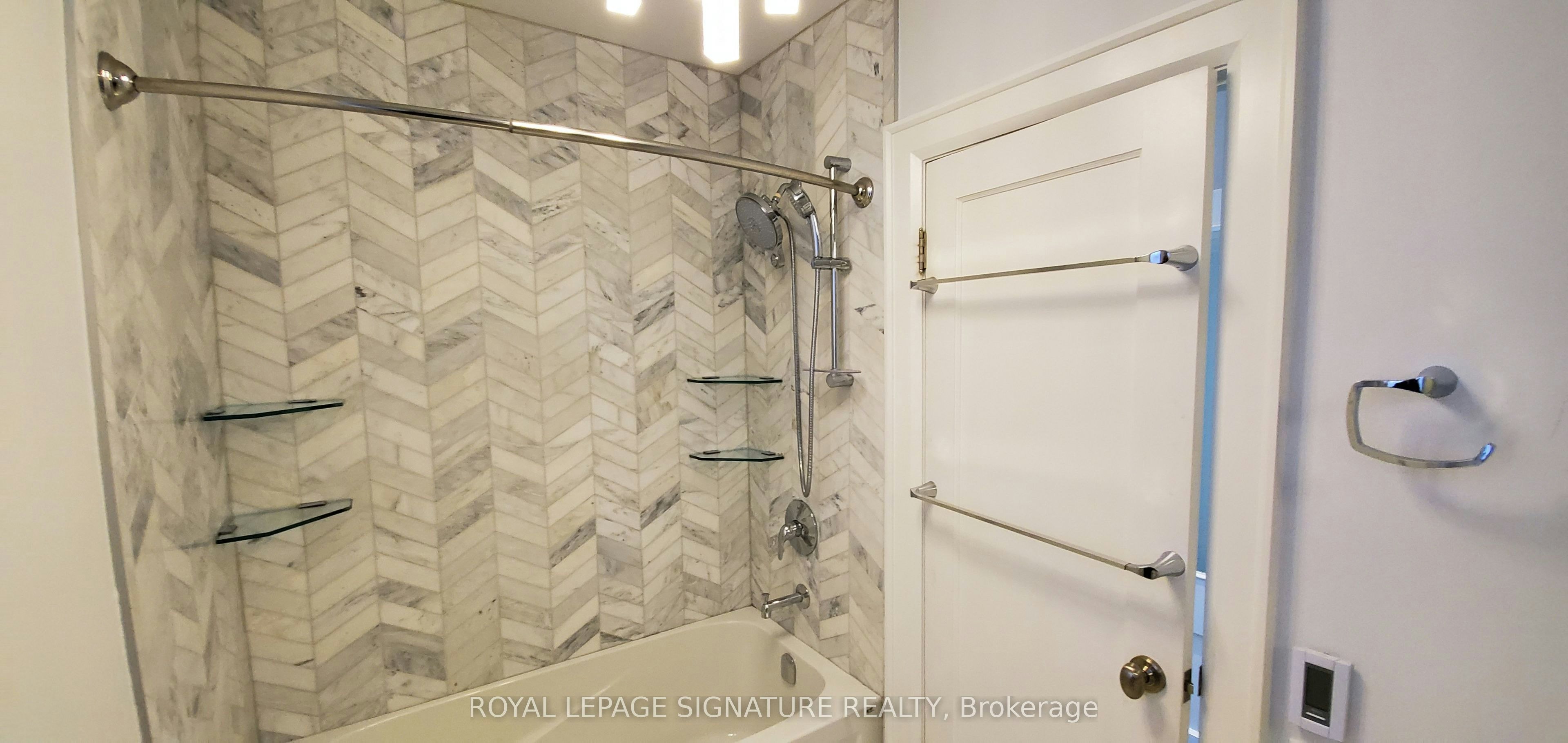 118 Parkhurst Boulevard, Toronto, ON, M4G 2E7 - 4