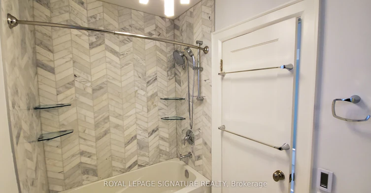 118 Parkhurst Boulevard, Toronto, ON, M4G 2E7 - 4