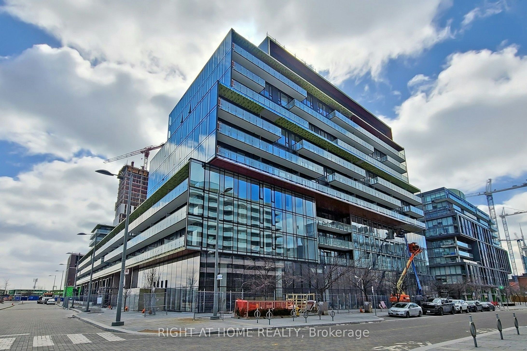 S546-180 Mill Street, Toronto, ON, M5A 0V6