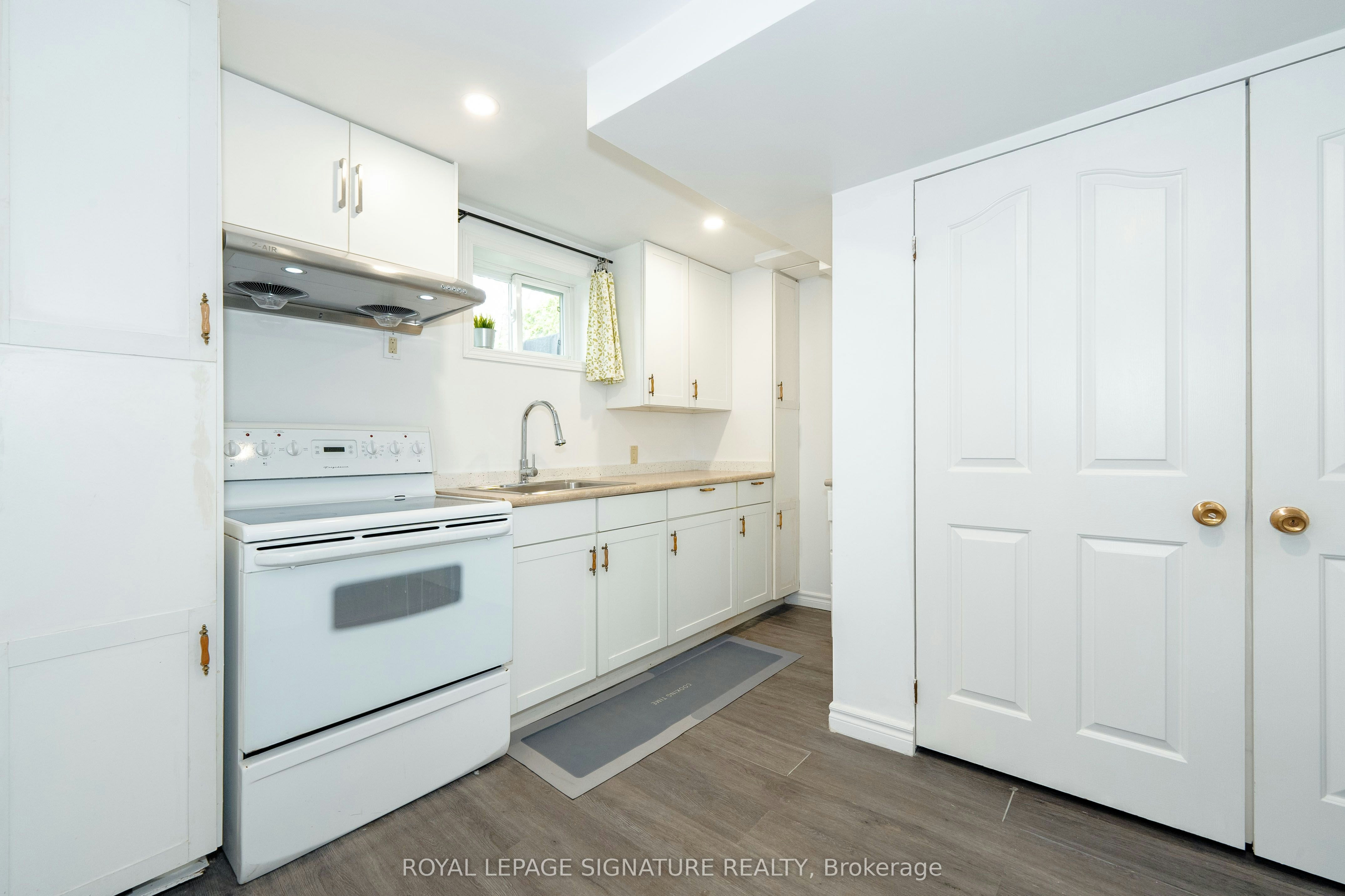 Lower-145 Sloane Avenue, Toronto, ON, M4A 2B8 - 6