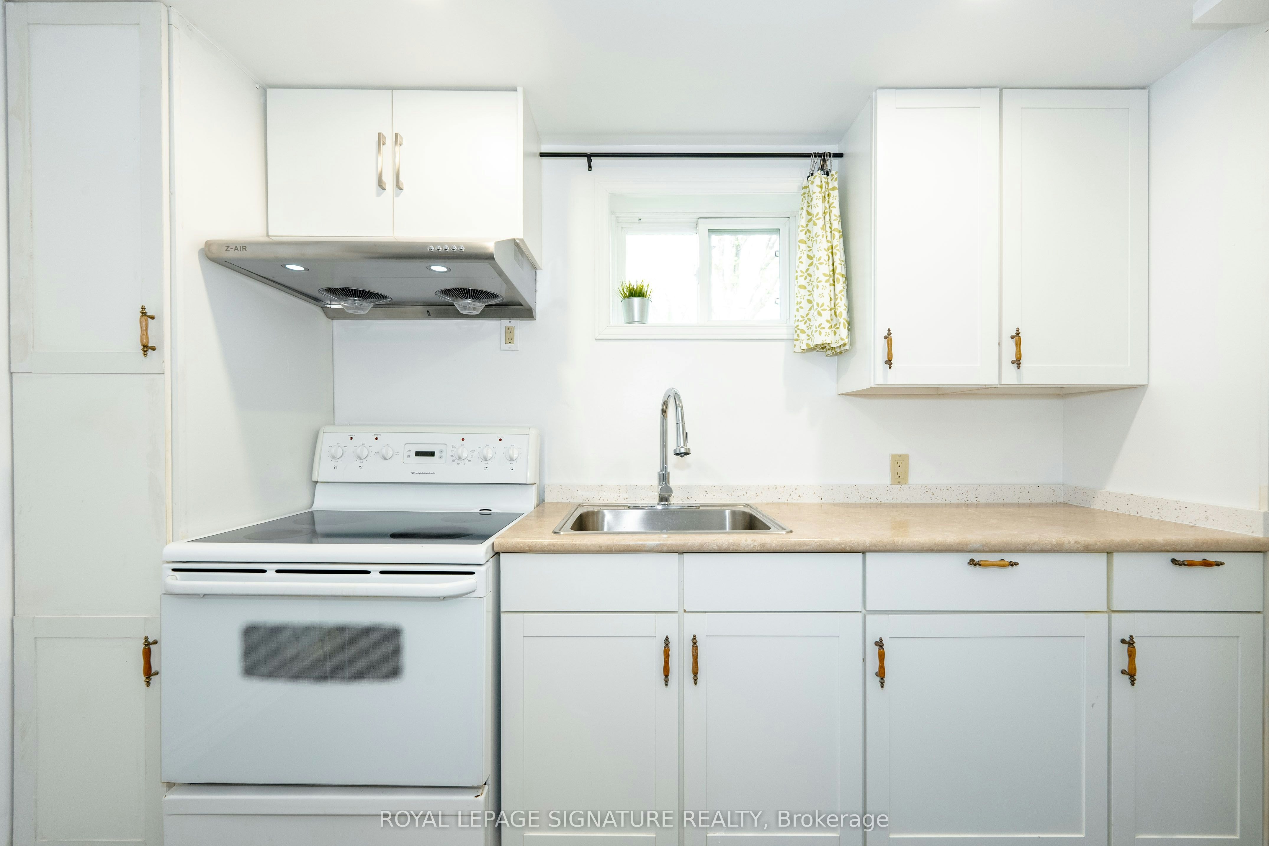 Lower-145 Sloane Avenue, Toronto, ON, M4A 2B8 - 7