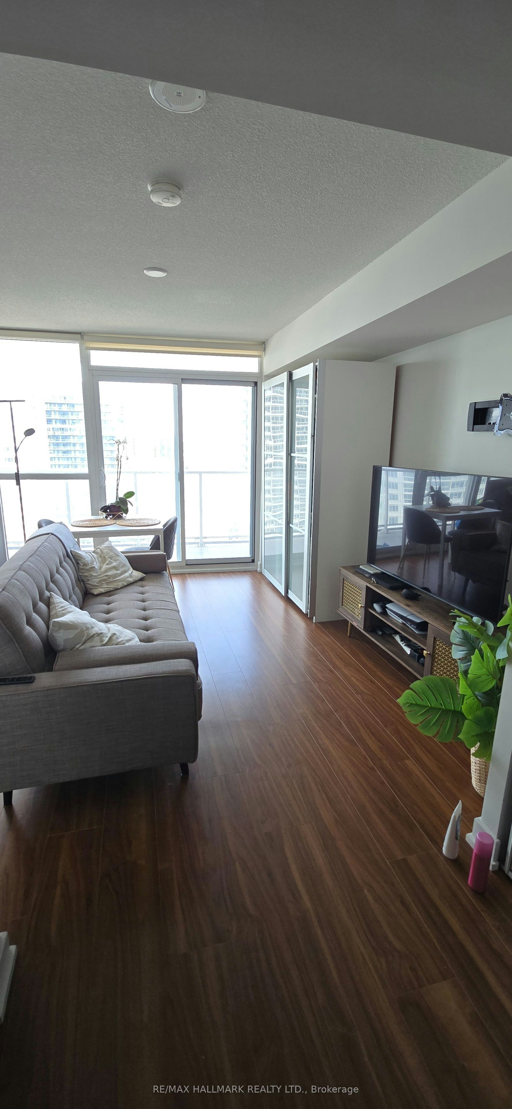 2809-75 Queens Wharf Road, Toronto, ON, M5V 0J8 - 4
