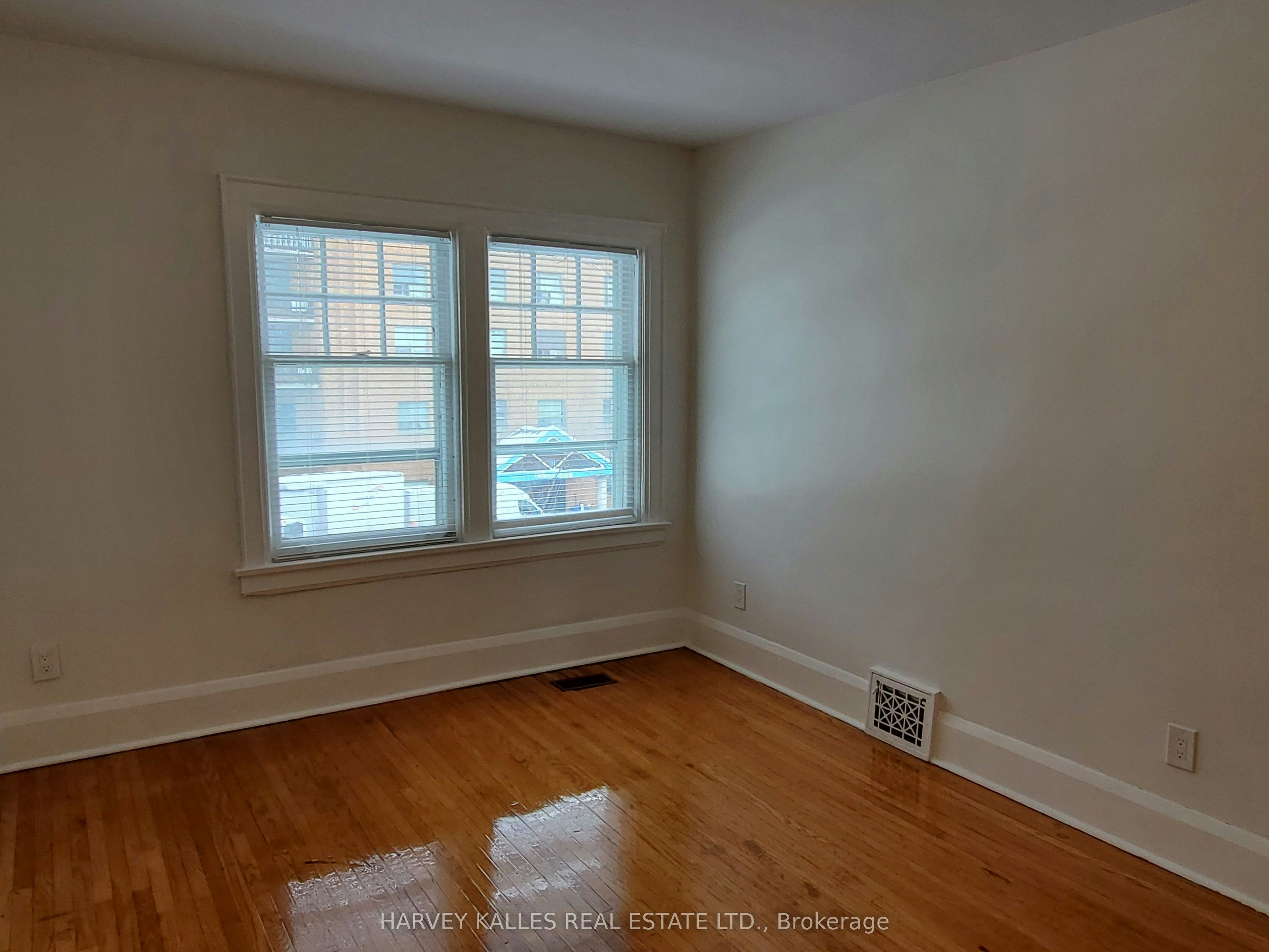 Upper-28 Winona Drive, Toronto, ON, M6G 3S6 - 12