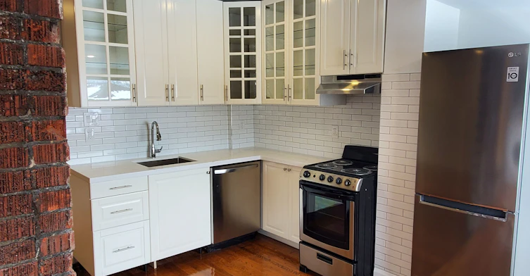 Upper-28 Winona Drive, Toronto, ON, M6G 3S6 - 4