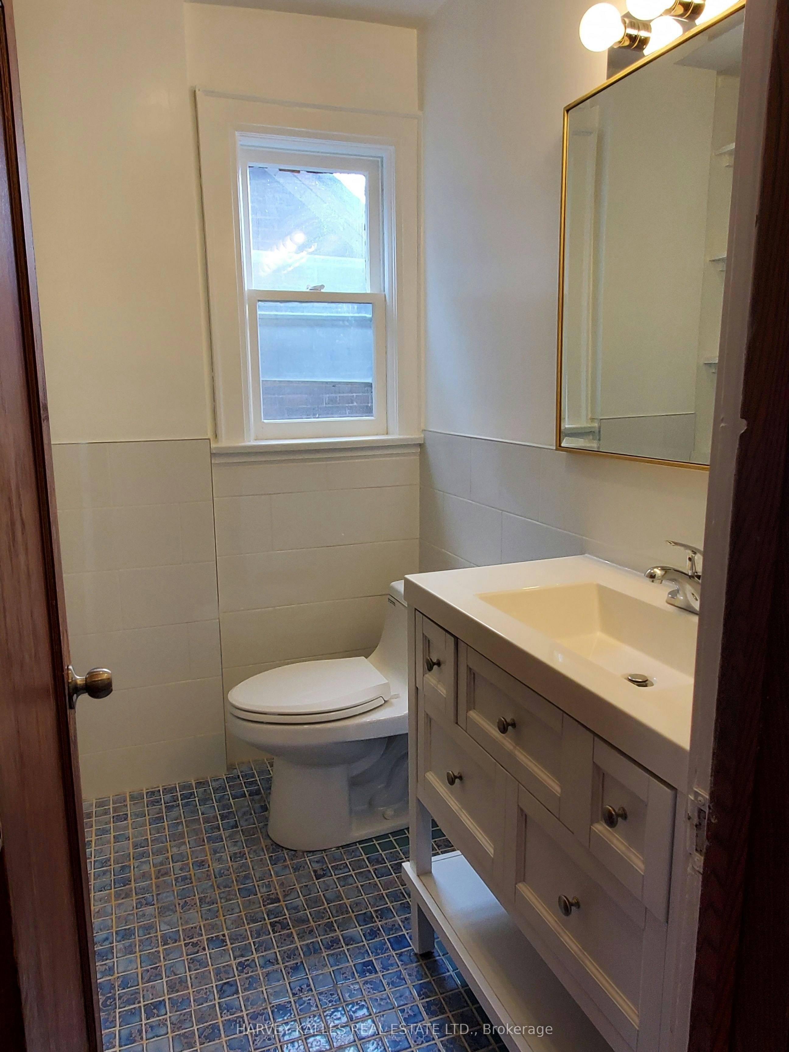 Upper-28 Winona Drive, Toronto, ON, M6G 3S6 - 13