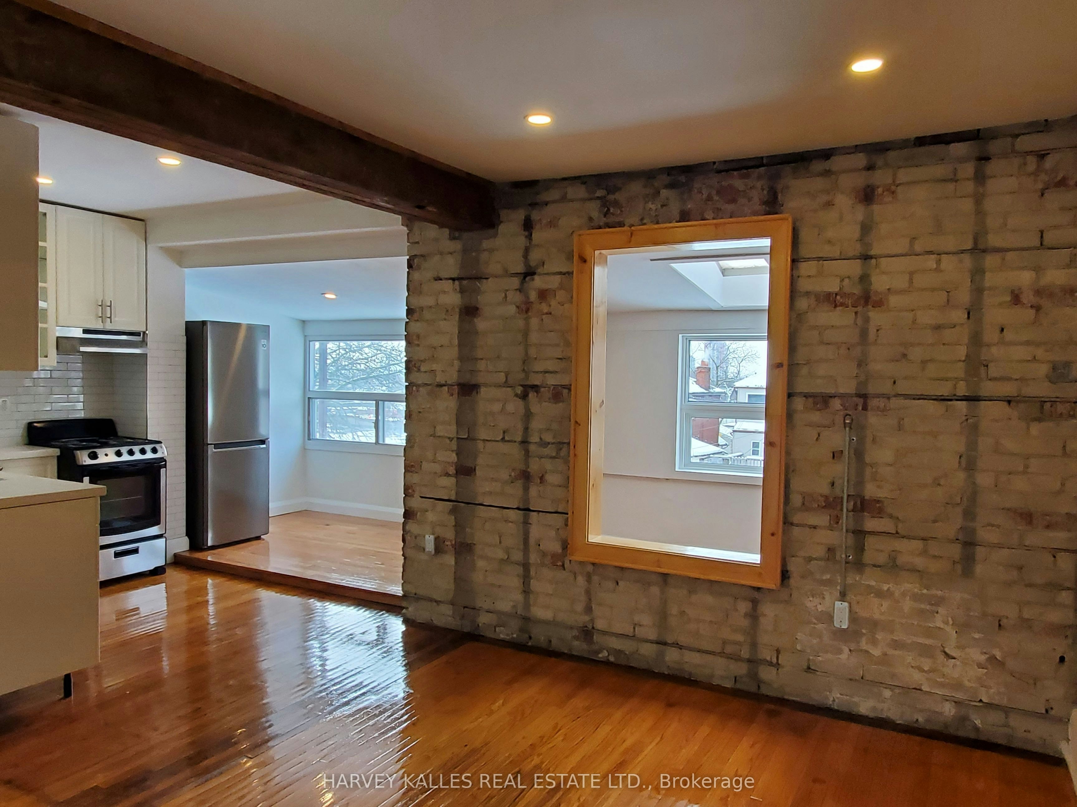 Upper-28 Winona Drive, Toronto, ON, M6G 3S6 - 2