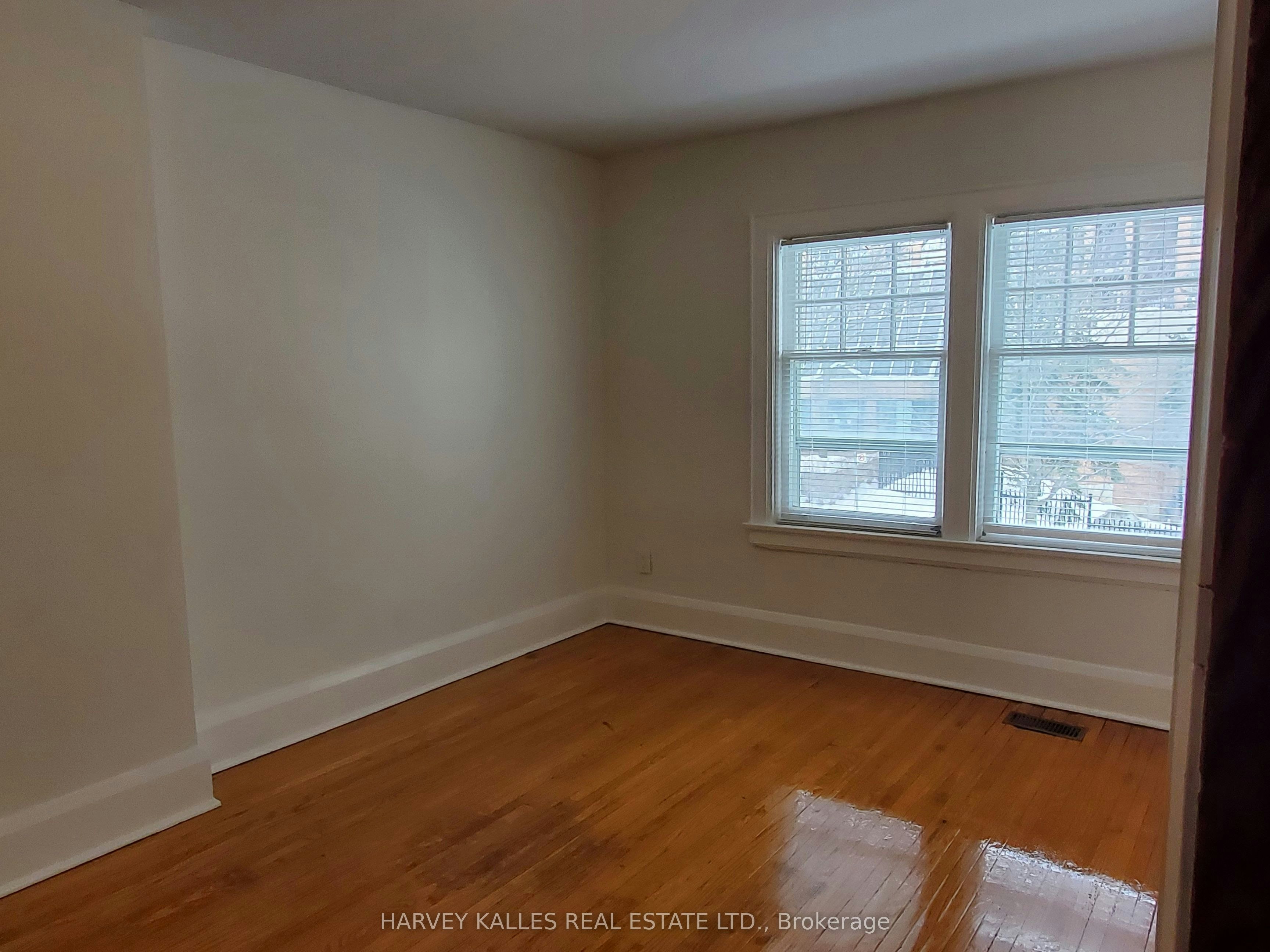 Upper-28 Winona Drive, Toronto, ON, M6G 3S6 - 11