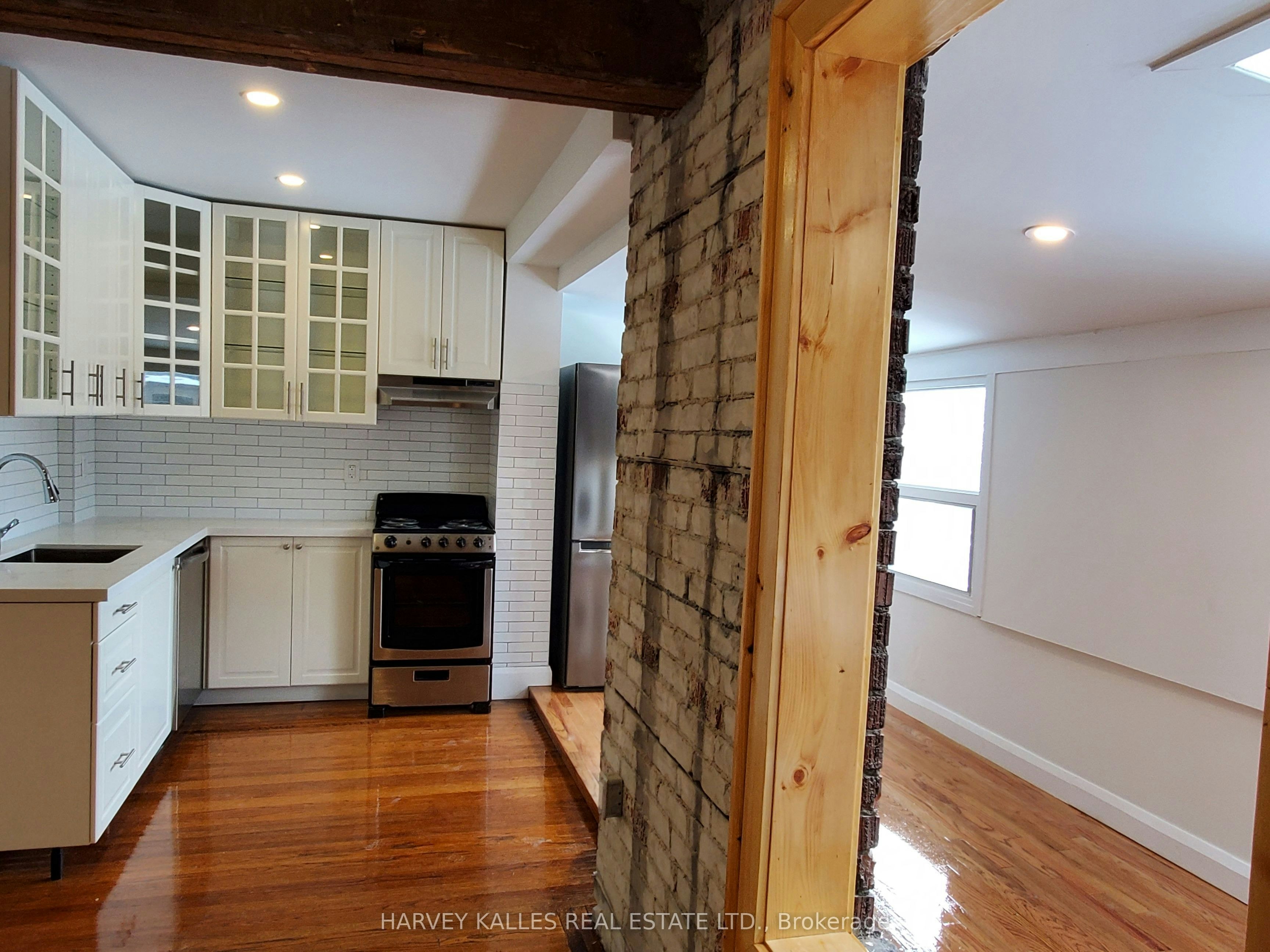 Upper-28 Winona Drive, Toronto, ON, M6G 3S6 - 3