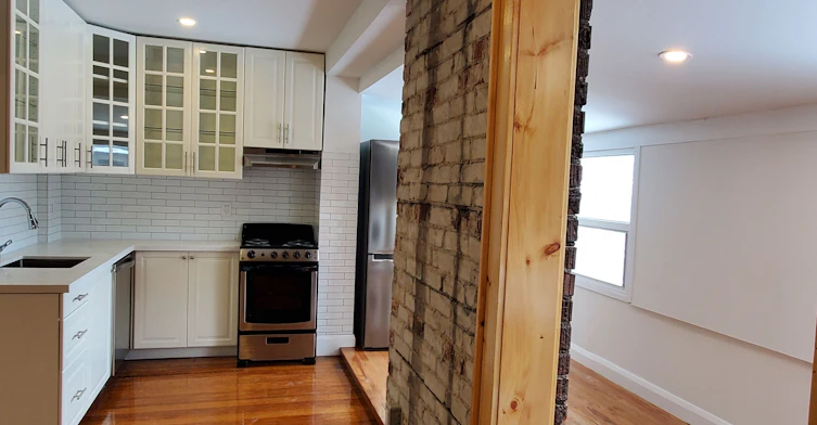Upper-28 Winona Drive, Toronto, ON, M6G 3S6 - 3