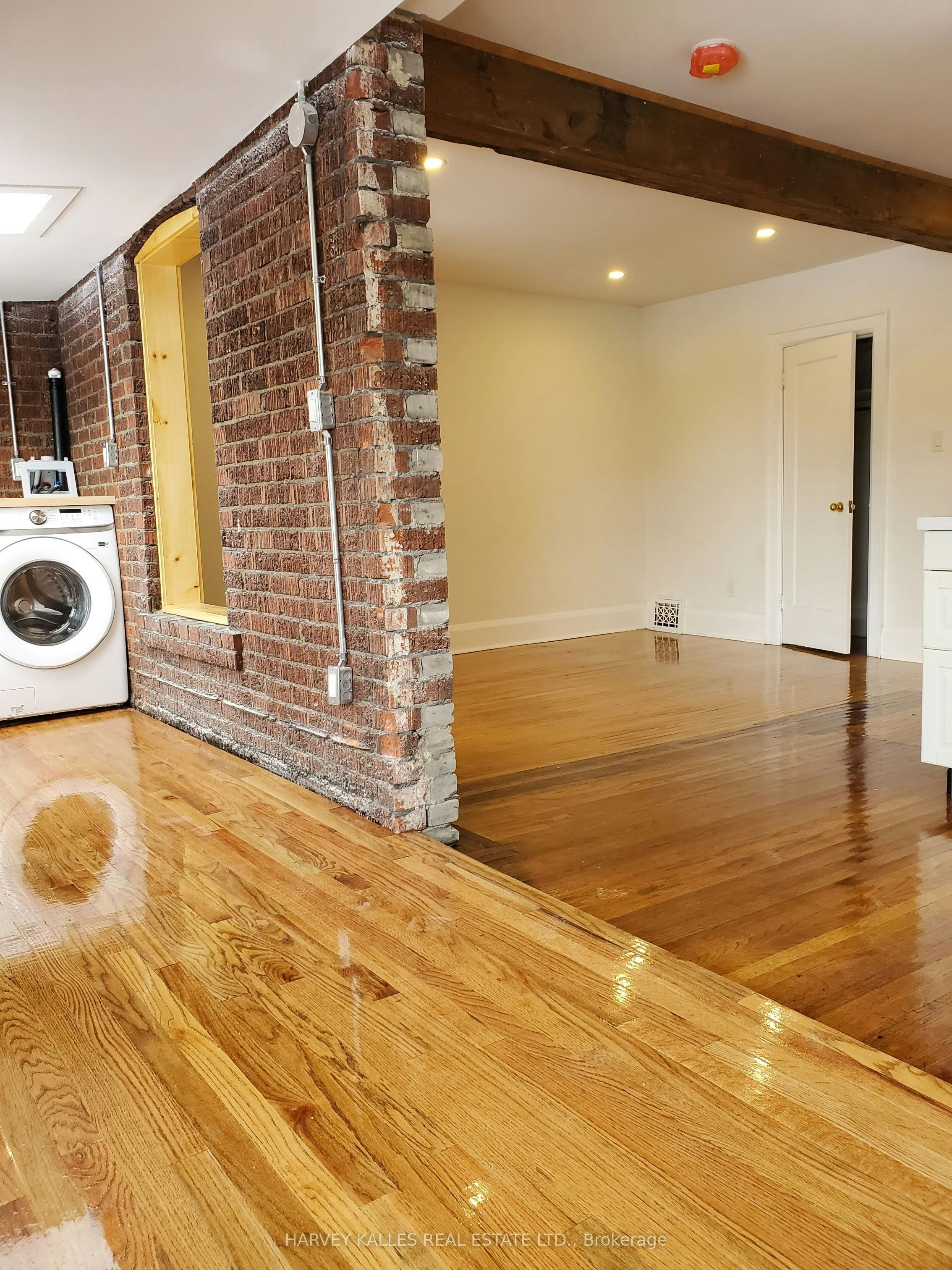 Upper-28 Winona Drive, Toronto, ON, M6G 3S6 - 7