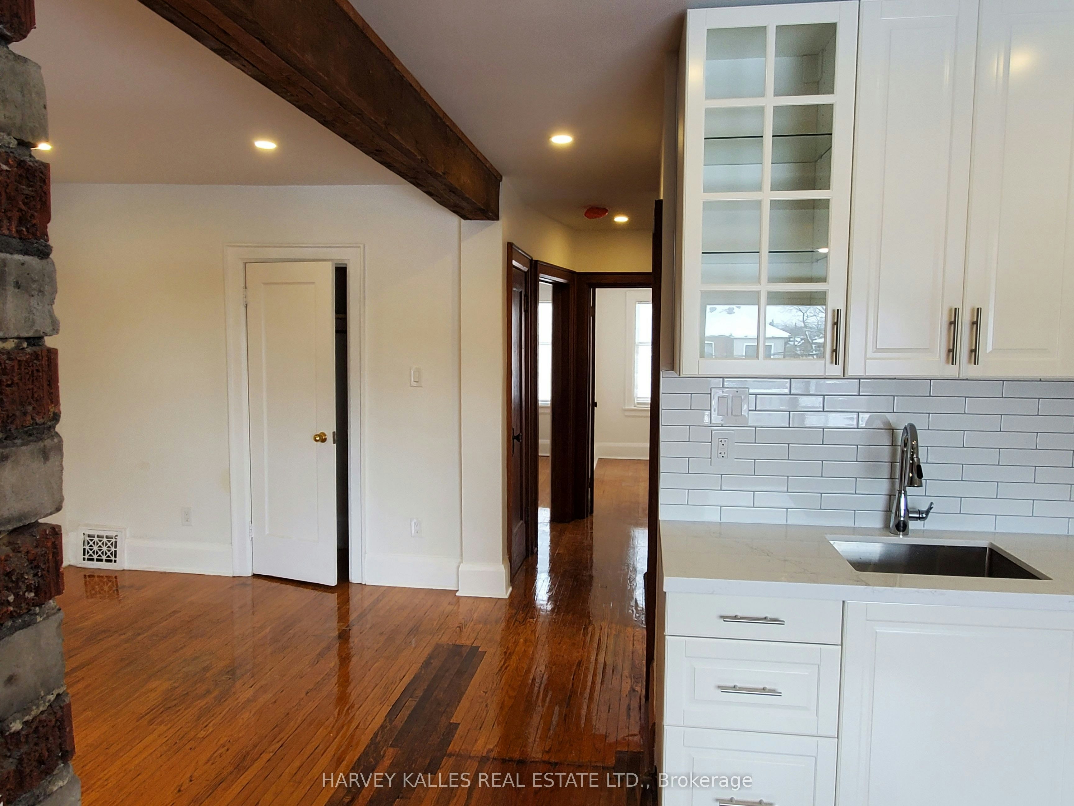Upper-28 Winona Drive, Toronto, ON, M6G 3S6 - 5