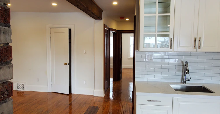 Upper-28 Winona Drive, Toronto, ON, M6G 3S6 - 5