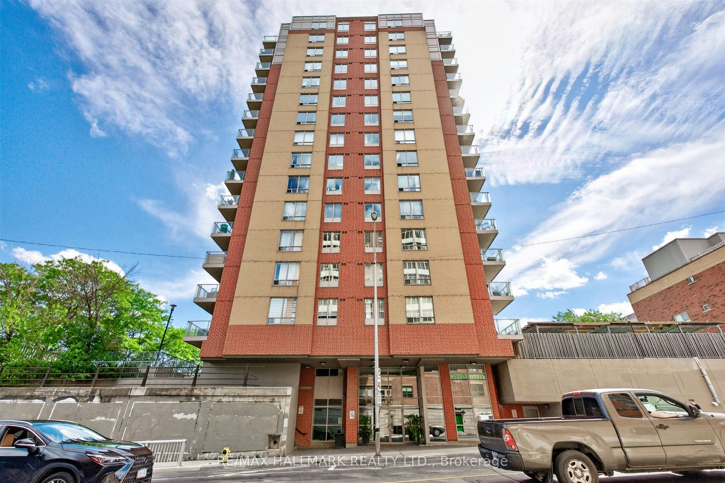 806-1369 Bloor Street W, Toronto, ON, M6P 4J4