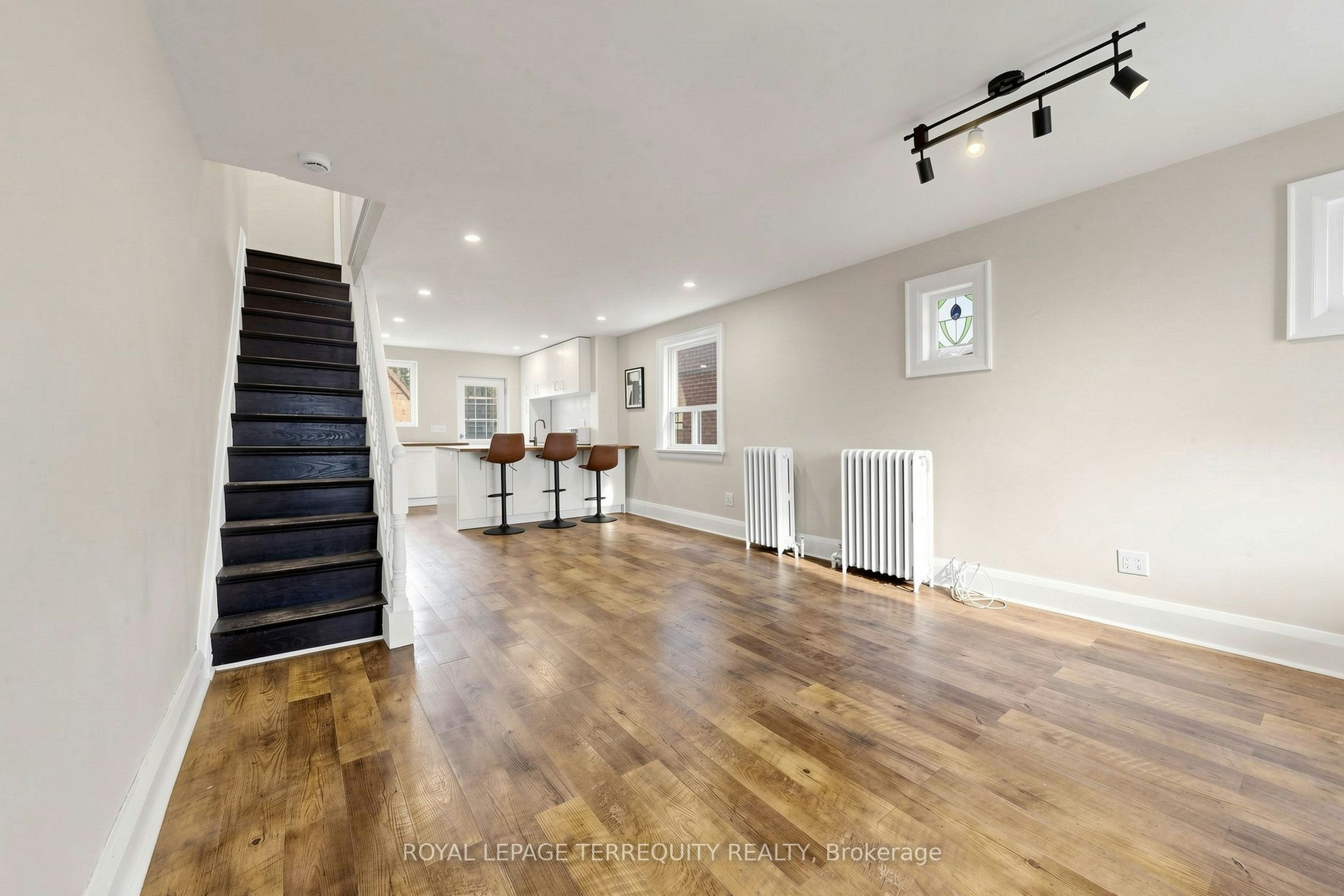 591 Vaughan Road, Toronto, ON, M6C 2R4 - 9