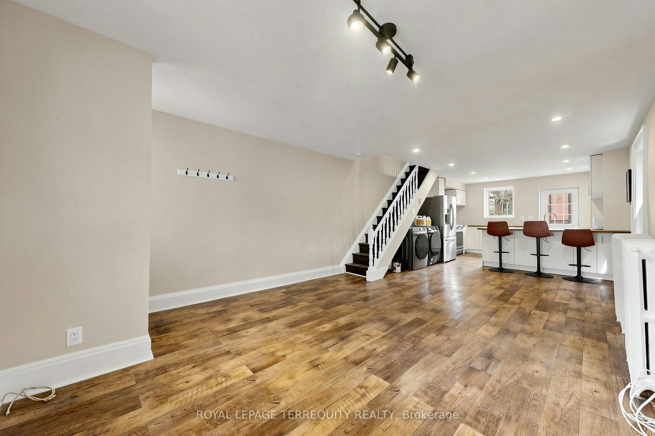 591 Vaughan Road, Toronto, ON, M6C 2R4 - 8