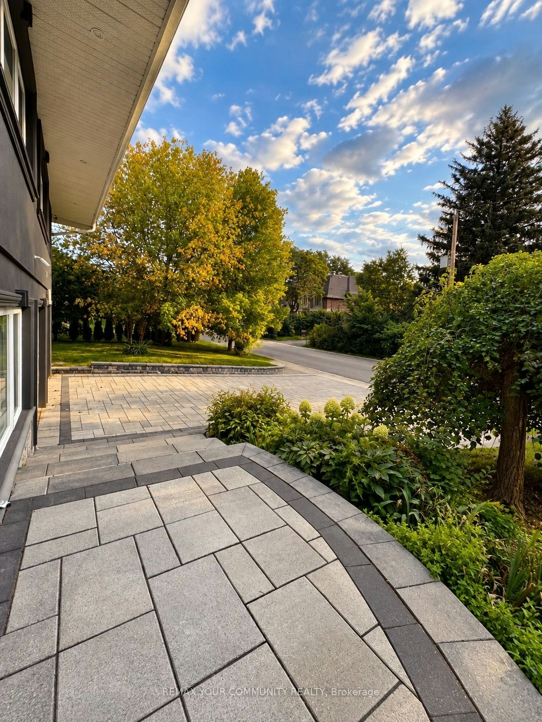 27 Artinger Court, Toronto, ON, M3B 1J9 - 7