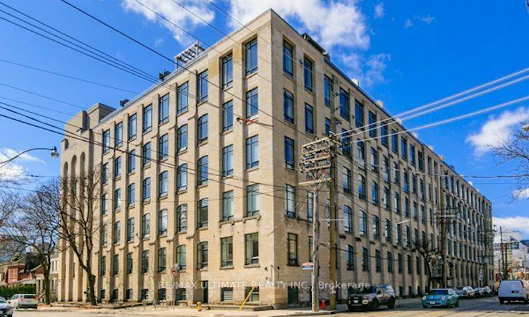 104-993 Queen Street W