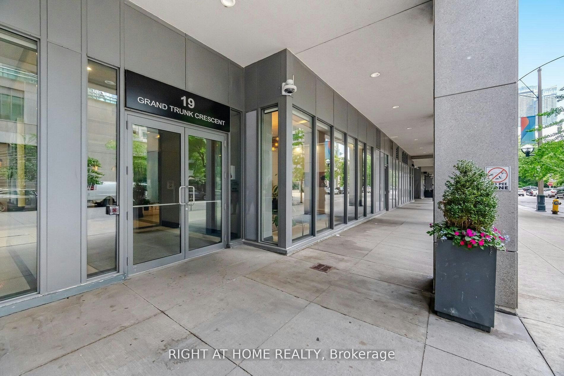 2106-19 Grand Trunk Crescent, Toronto, ON, M5J 3A3 - 3
