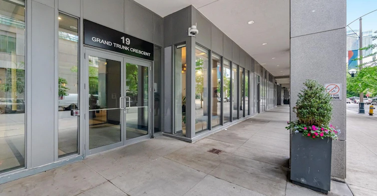2106-19 Grand Trunk Crescent, Toronto, ON, M5J 3A3 - 3