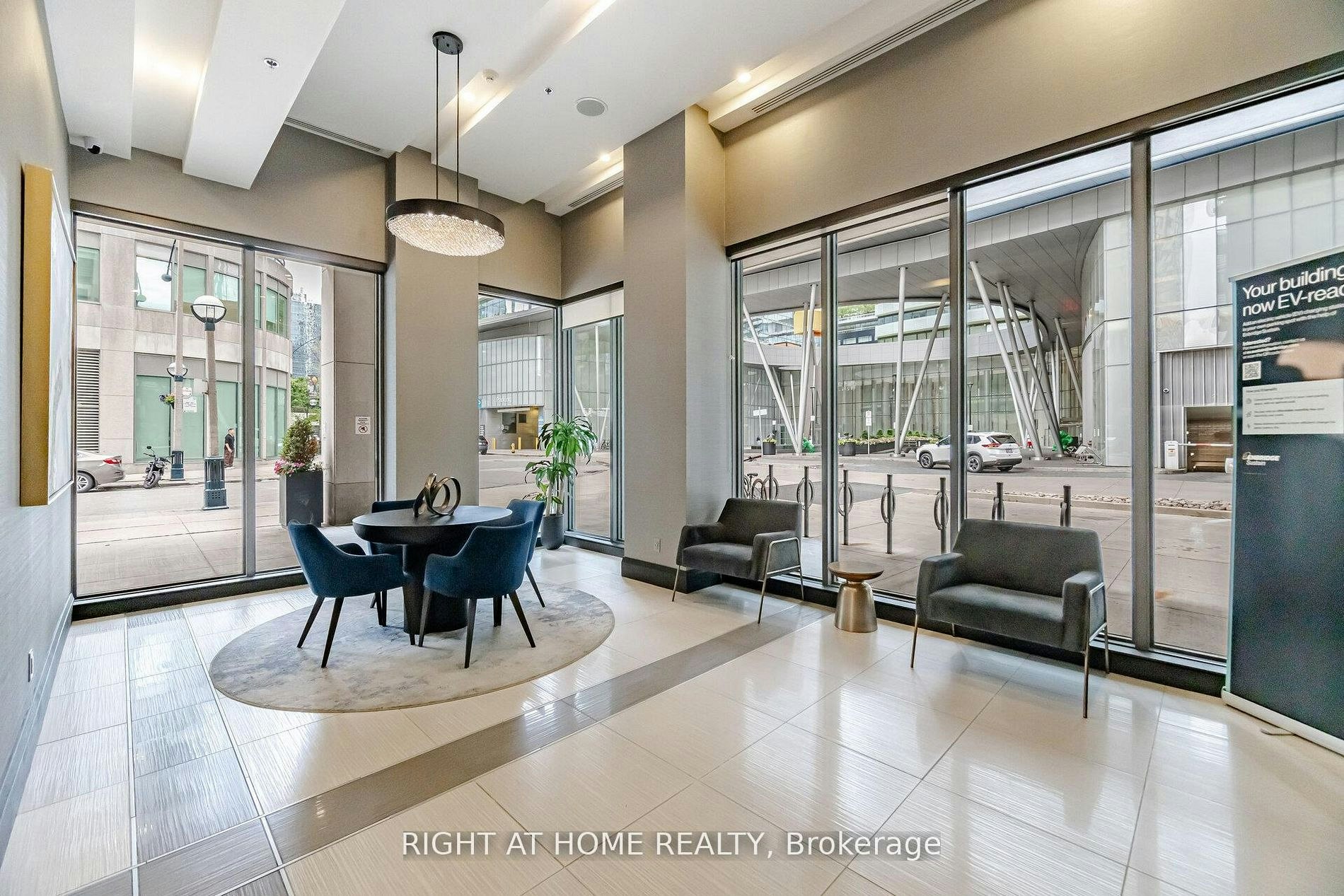 2106-19 Grand Trunk Crescent, Toronto, ON, M5J 3A3 - 4