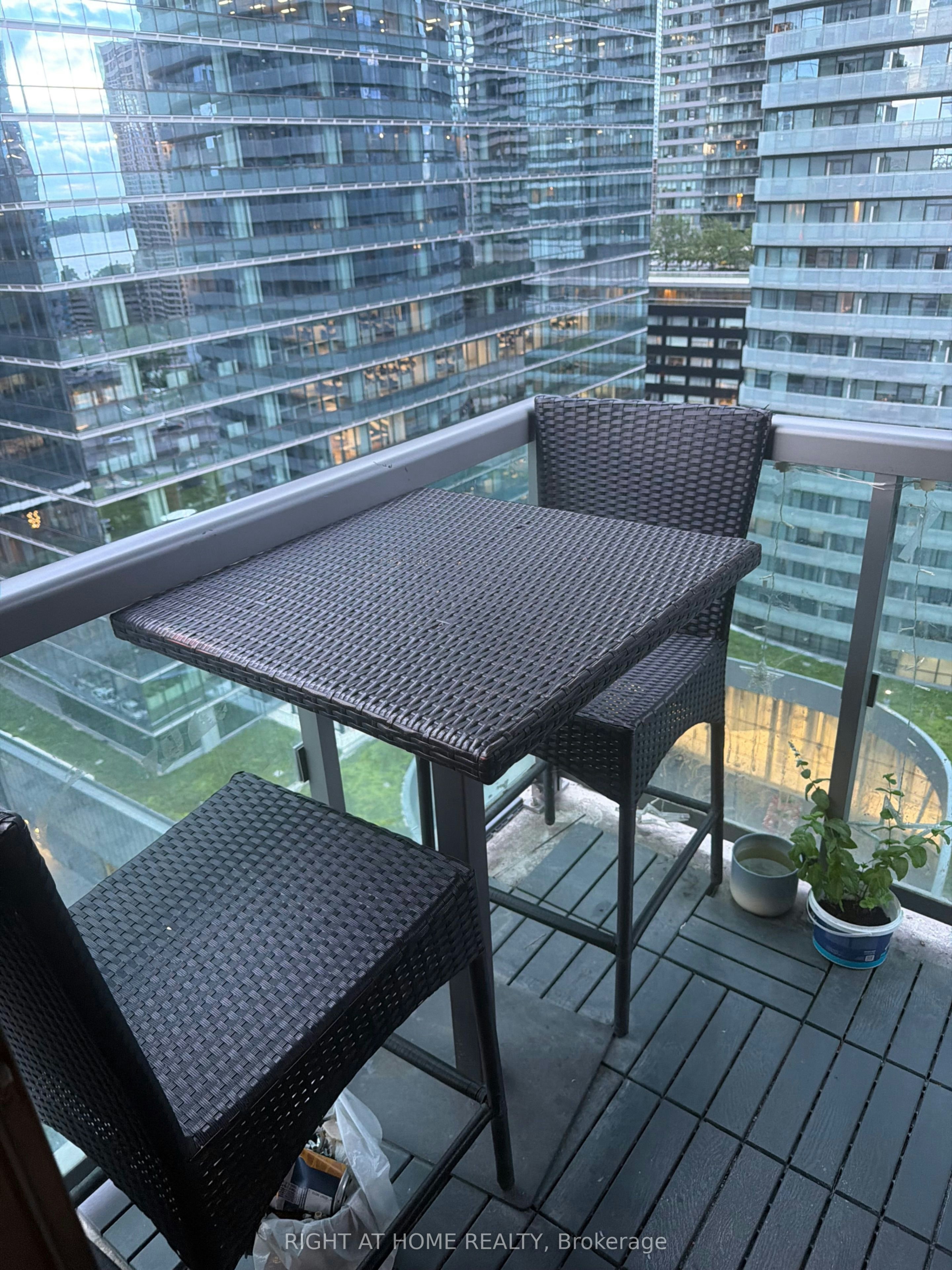2106-19 Grand Trunk Crescent, Toronto, ON, M5J 3A3 - 11