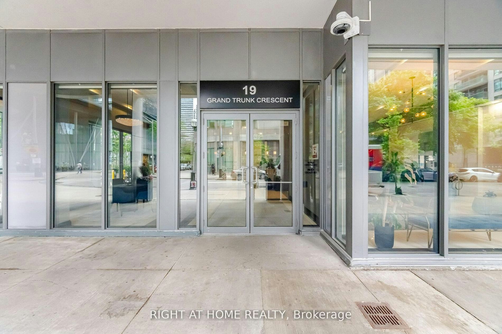 2106-19 Grand Trunk Crescent, Toronto, ON, M5J 3A3 - 2