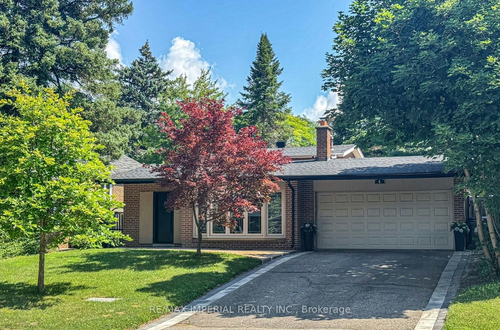 4 Quincy Crescent, Toronto, ON, M2J 1C4
